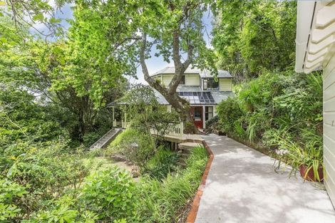 Photo of property in 50 Garden Road, Northland, Wellington, 6012