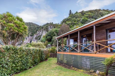 Photo of property in 19 Turangitukua Terrace, Kuratau, Turangi, 3381