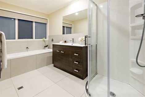 Photo of property in 33 Lucca Crescent, Flat Bush, Auckland, 2019