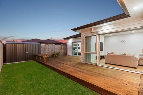 Photo of property in 18 Black Beech Crescent, Takanini, 2110