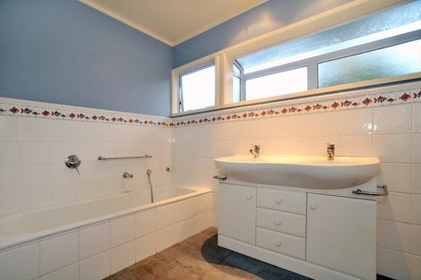 Photo of property in 31 Rothesay Bay Road, Rothesay Bay, Auckland, 0630