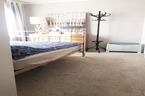 Photo of property in 18 Lorikeet Place, Unsworth Heights, Auckland, 0632