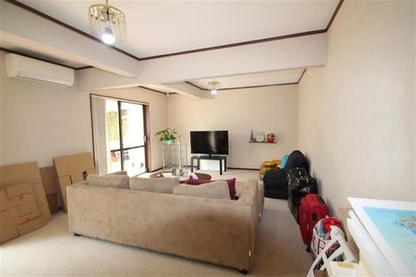 Photo of property in 2/7 Roslyn Road, Mount Wellington, Auckland, 1060