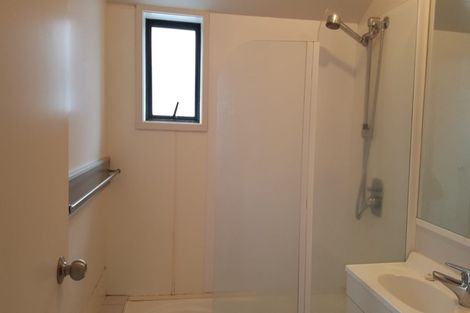 Photo of property in 10/10-26 John Jennings Drive, Oteha, Auckland, 0632