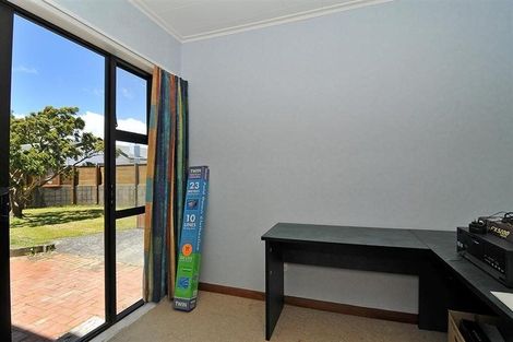 Photo of property in 11 Te Whiti Grove, Korokoro, Lower Hutt, 5012