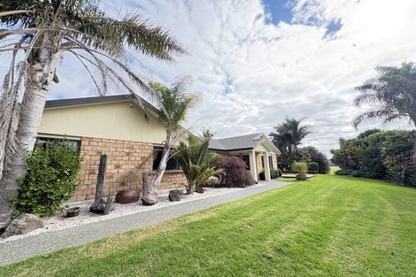 Photo of property in 30 Foster Road, Kumeu, 0891