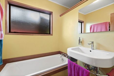 Photo of property in 9 Warden Place, Mangere Bridge, Auckland, 2022