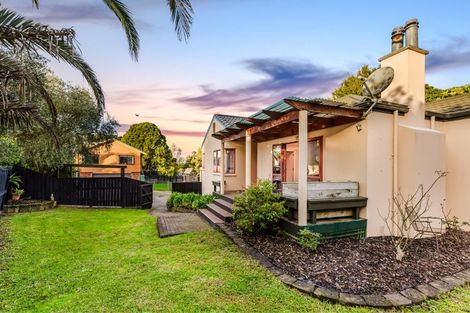 Photo of property in 9 Queen Natalie Place, Massey, Auckland, 0614