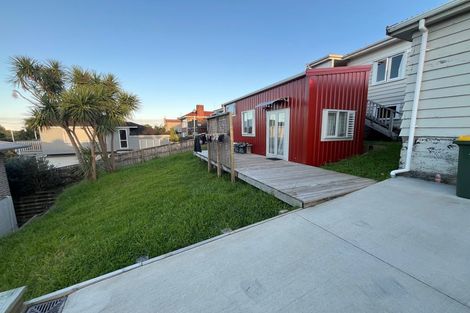Photo of property in 51 Onewa Road, Northcote, Auckland, 0627