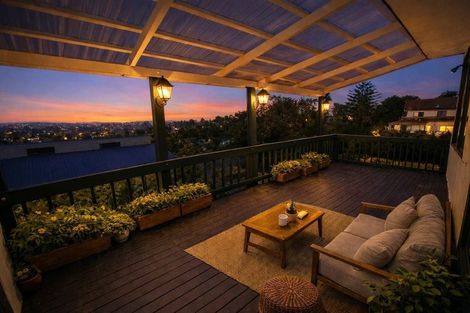 Photo of property in 1/13 Target Road, Totara Vale, Auckland, 0629