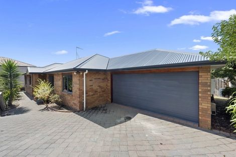 Photo of property in 57 Forest Lake Road, Forest Lake, Hamilton, 3200