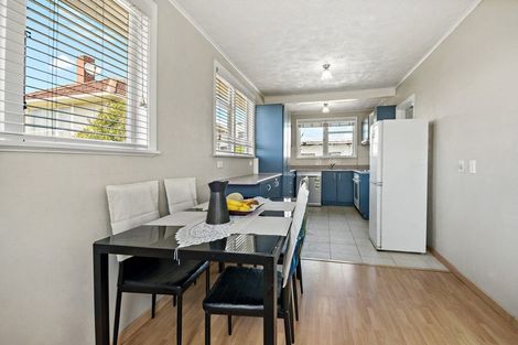 Photo of property in 82 Kelman Road, Kelston, Auckland, 0602