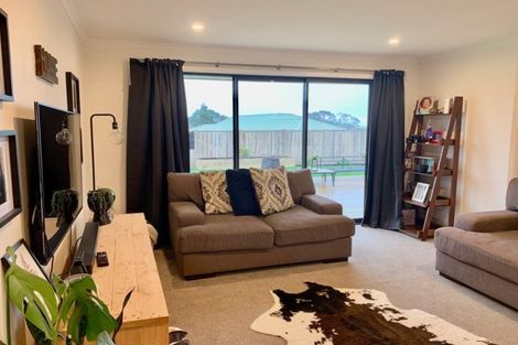Photo of property in 25 Dreaver Drive, Waitara, 4320