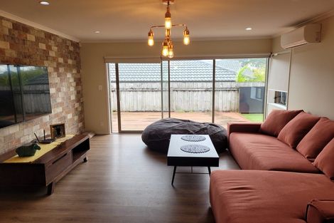 Photo of property in 17 Fleetwood Drive, Henderson, Auckland, 0612