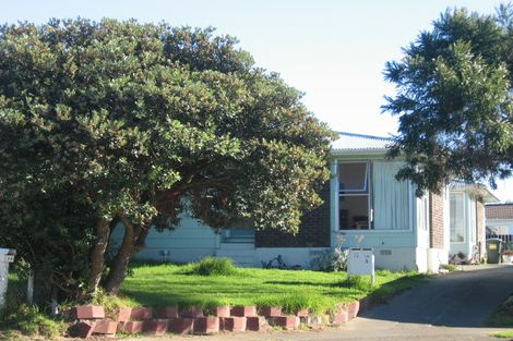 Photo of property in 10-10a Simcox Street, Otaki Beach, Otaki, 5512