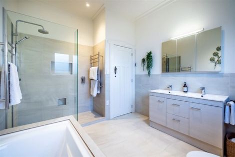 Photo of property in 27 Merani Street, Narrow Neck, Auckland, 0622