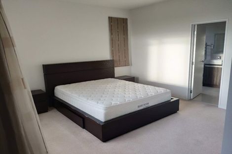 Photo of property in 21 Loughros Place, Pinehill, Auckland, 0632