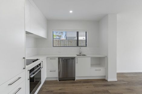 Photo of property in 2 Stokes Avenue, Te Atatu Peninsula, Auckland, 0610