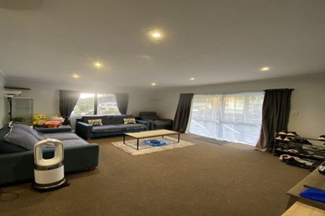 Photo of property in 33 Omapere Street, Whitby, Porirua, 5024