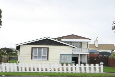 Photo of property in 13 Queen Street, Waitara, 4320