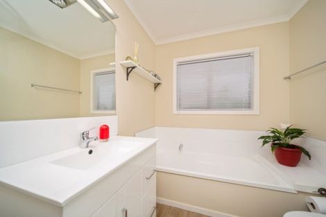 Photo of property in 2/241 Omata Road, Spotswood, New Plymouth, 4310