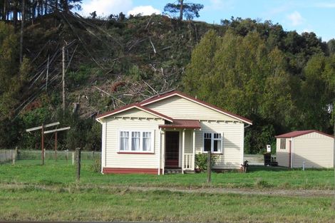 Photo of property in 24 Hattie Street, Reefton, 7830
