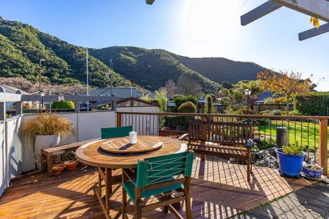 Photo of property in 16 Huia Street, Waikawa, Picton, 7220