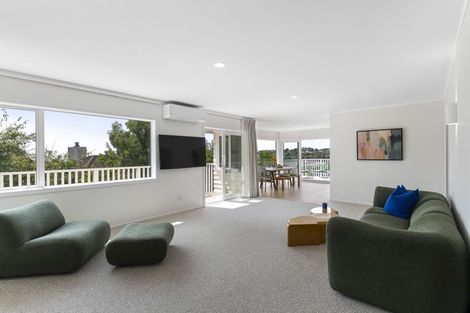 Photo of property in 2/37 Woodlands Crescent, Browns Bay, Auckland, 0630