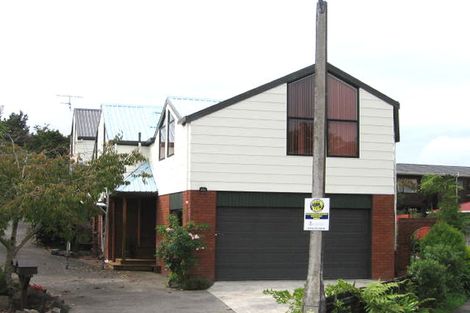 Photo of property in 2/8 Juneau Place, Glendene, Auckland, 0602