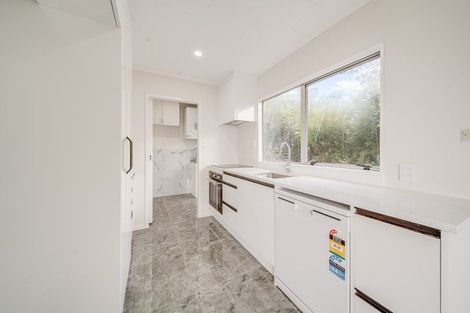 Photo of property in 2 Netherlands Avenue, Kelston, Auckland, 0602