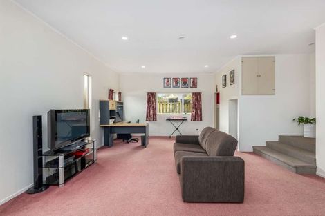 Photo of property in 135 Aviemore Drive, Highland Park, Auckland, 2010