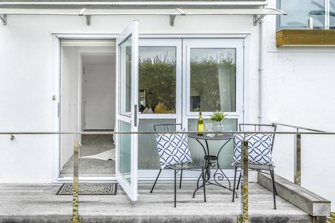 Photo of property in 2/24 Selwyn Road, Cockle Bay, Auckland, 2014