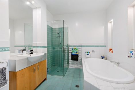 Photo of property in Stadium Garden Flats, 415/107 Thorndon Quay, Pipitea, Wellington, 6011