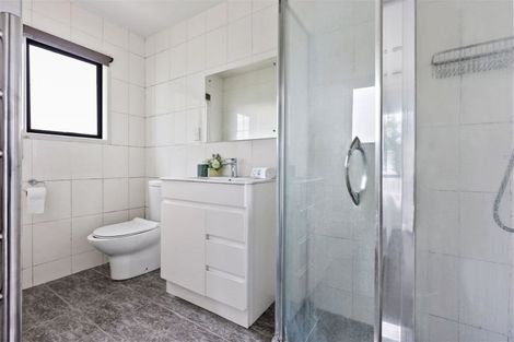 Photo of property in 15a Correa Court, Goodwood Heights, Auckland, 2105