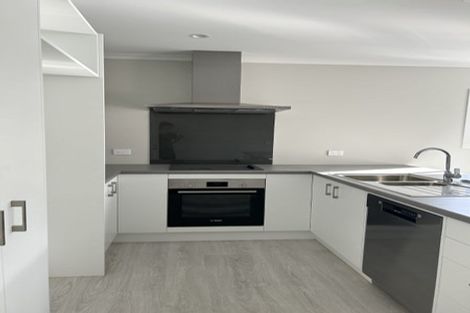 Photo of property in 18 Koru Loop, Paraparaumu, 5032