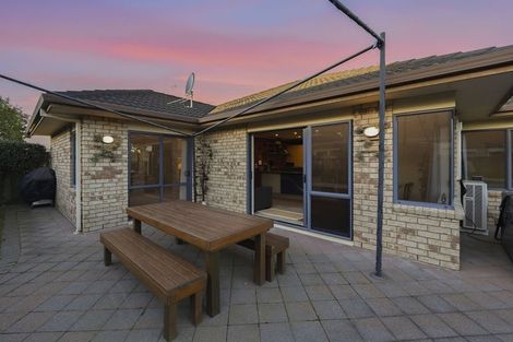 Photo of property in 40 Mcleod Place, Papamoa Beach, Papamoa, 3118