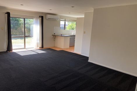 Photo of property in 10 Waldos Way, Mangere, Auckland, 2022
