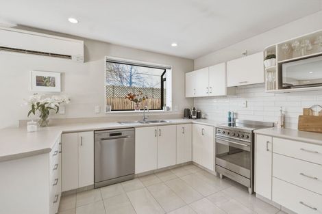 Photo of property in 3/118a Sawyers Arms Road, Northcote, Christchurch, 8052