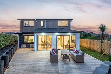 Photo of property in 16 Matau Rise, Te Atatu Peninsula, Auckland, 0610