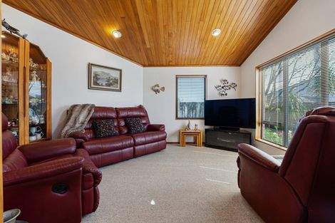 Photo of property in 8 Argyle Place, Highlands Park, New Plymouth, 4312