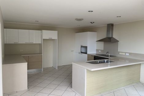 Photo of property in 11 Murano Place, Chatswood, Auckland, 0626