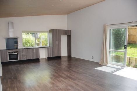 Photo of property in 559b Glenfield Road, Glenfield, Auckland, 0629