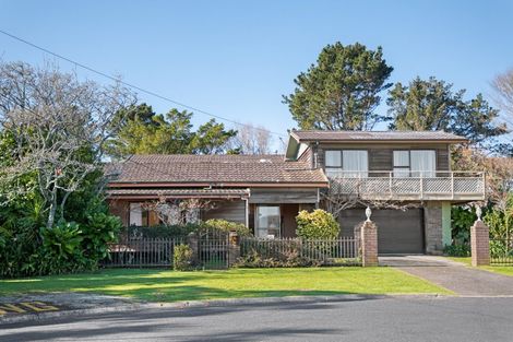 Photo of property in 27 Donnelly Street, Oakura, 4314