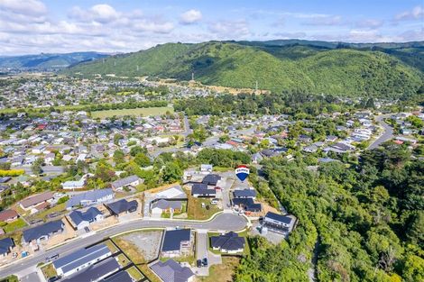 Photo of property in 6 Nikau Lane, Timberlea, Upper Hutt, 5018