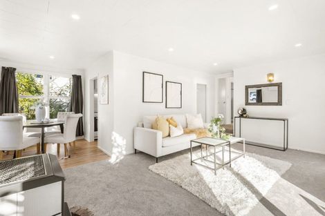 Photo of property in 8 Silver Birch Rise, Henderson, Auckland, 0612