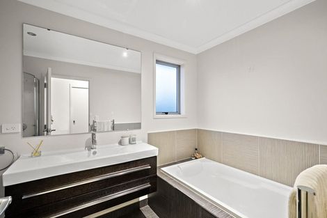 Photo of property in 114a Tiroroa Avenue, Te Atatu South, Auckland, 0610