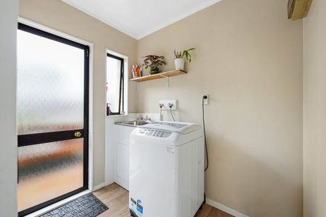 Photo of property in 2/109 Athena Drive, Totara Vale, Auckland, 0629
