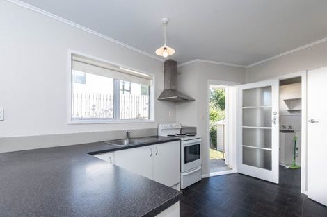 Photo of property in 12 Griffiths Grove, Newlands, Wellington, 6037