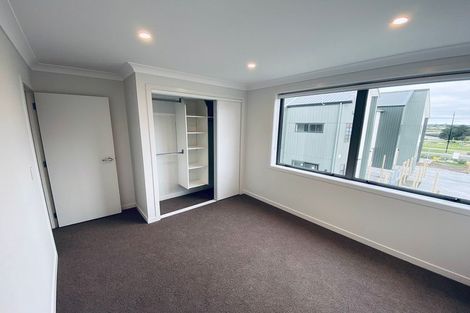 Photo of property in 10 Rauriki Lane, Rosehill, Papakura, 2113