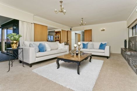 Photo of property in 1/26 County Road, Torbay, Auckland, 0630